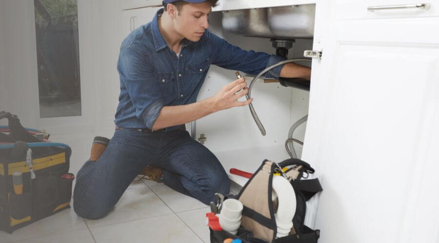 Expert burst pipe repair services in San Ygnacio, TX